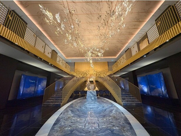 鳳凰階段に出ると、思わず感嘆の声が漏れるほど圧倒されるハズ！