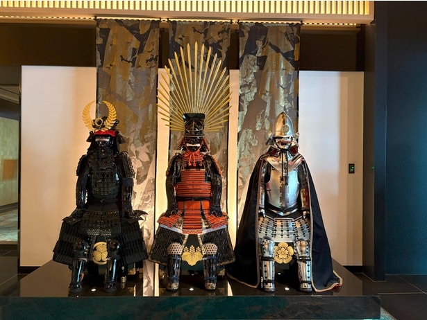 甲冑は、右から織田信長、豊臣秀吉、徳川家康のもの