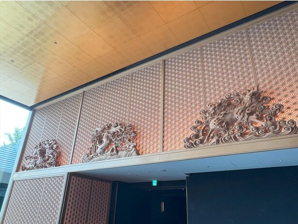 井波彫刻協同組合による彫刻欄間