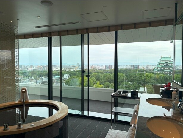 円形の特別な浴槽でくつろげる