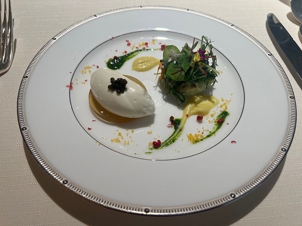 「カリフラワームース　蟹とセロリのサラダ」