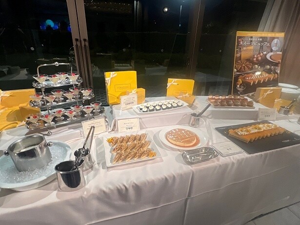 スイーツはブッフェスタイルで楽しめる