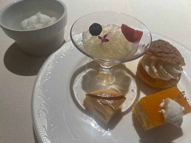 コースのスイーツは好きなものを選べる