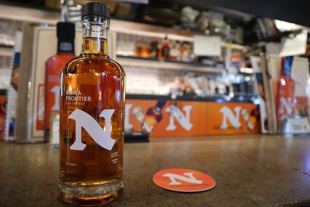 スモーキーさと濃厚な味わいが特長のブレンデッドウイスキー「ニッカ フロンティア」