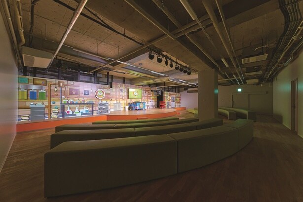 奇想天外なサイエンスショー(約30分)が観られる「ゆかいな公開実験室」