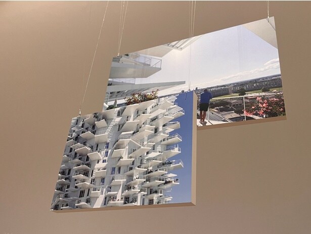 実際の「ラルブル・ブラン」の写真も展示されている