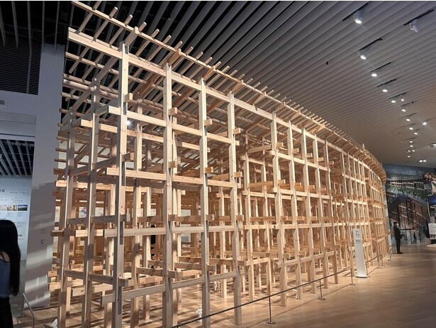 「セクション5：開かれた円環」。大屋根リングの下に広がる空間も、リアルに再現されている