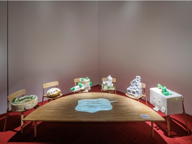 「セクション6：ぬいぐるみたちの森のざわめき」では、藤本建築の代表プロジェクトを擬人化。各キャラクターがお互いの特徴などを雑談していて、子どもも楽しめる