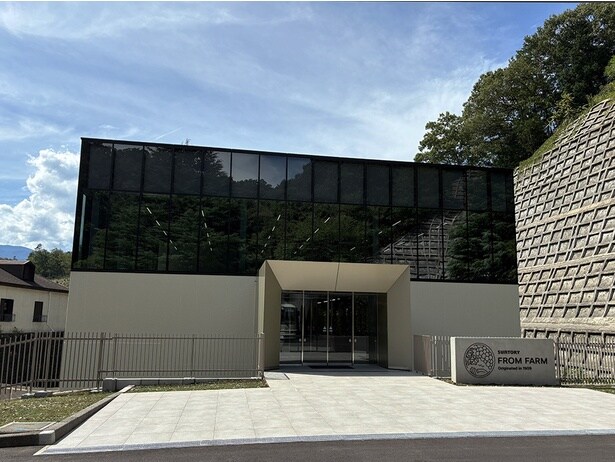今夏、完成したばかりの「FROM FARM醸造棟」