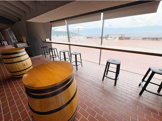 店内のテイスティングカウンター