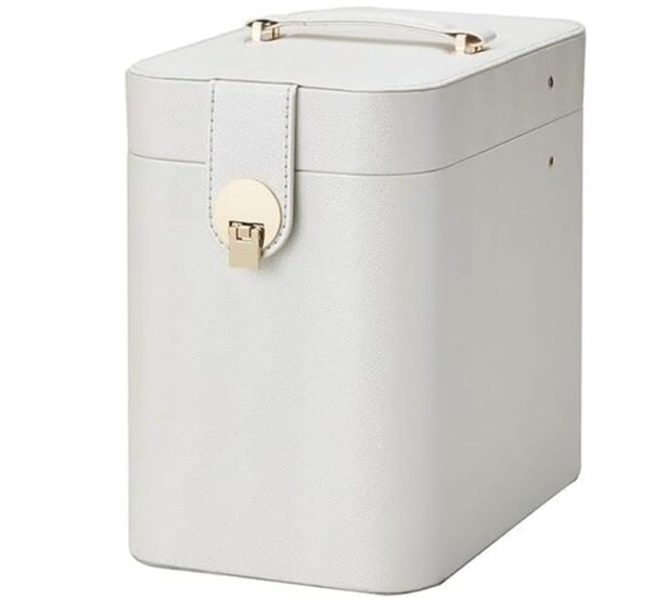 たっぷり入って持ち運びが便利！蓋に小物トレーが付いた【ニトリ】のコスメボックスがAmazonに登場中！