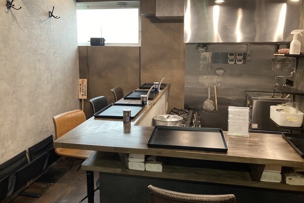 店内はカウンター6席。穴場感がたまらない一店だ