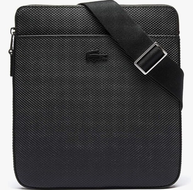 軽くてコンパクト！旅先の持ち歩きにもピッタリな【ラコステ】のショルダーバッグがAmazonに登場中‼