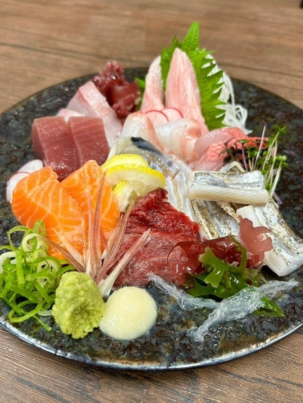 【写真】脂ののった旬魚だけを厳選！「刺身盛り合わせ」