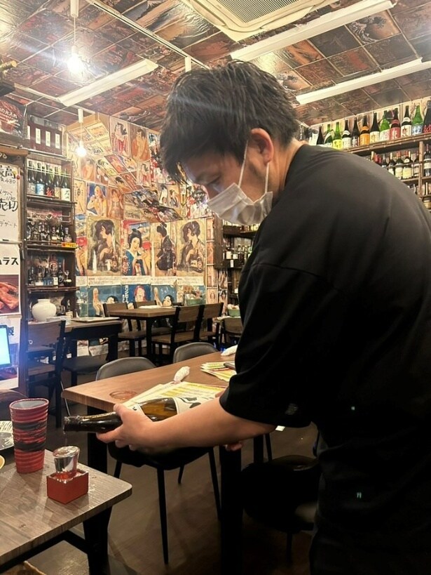 店長をはじめ、プロフェッショナルな料理人がこだわりの食材を調理する