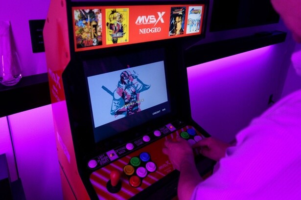 【写真】昔懐かしのアーケードゲームが遊べるユニークな客室