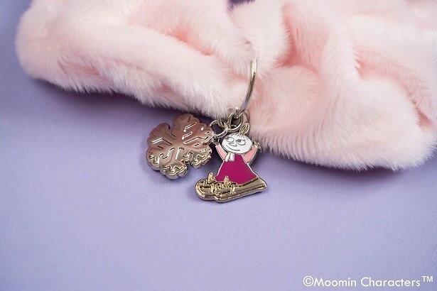 ピンクのシュシュにはかわいいリトルミイのチャーム