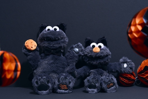 ぷにっとした肉球と足裏にあしらわれたネーム刺しゅうもこだわりポイント