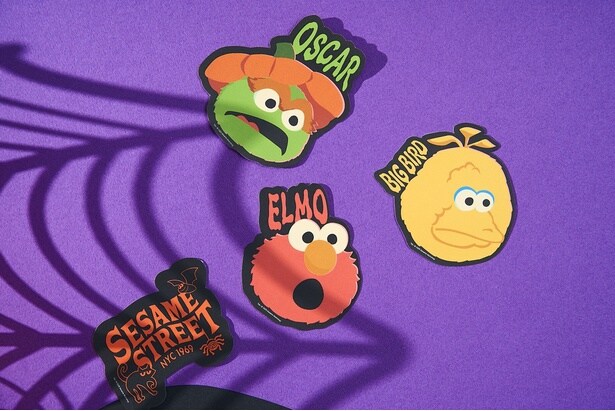 「ステッカーセット(エルモ＆ビッグバード＆オスカー＆ロゴ)」(1320円)