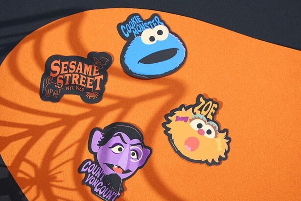 「ステッカーセット(クッキーモンスター＆カウント伯爵＆ゾーイ＆ロゴ)」(1320円)