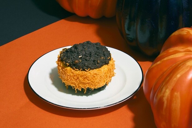  「ハロウィンのかぼちゃアイスサンド」(680円)