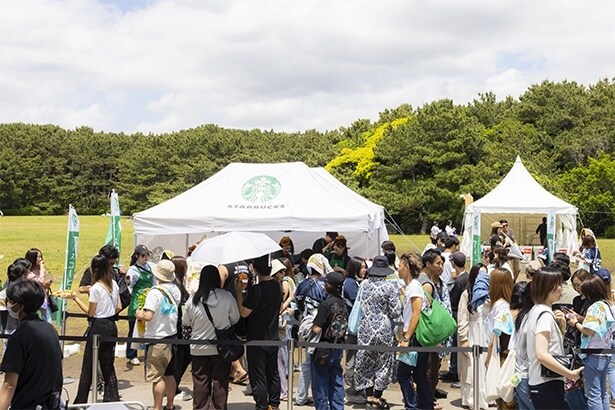 スターバックスのブースは大盛況