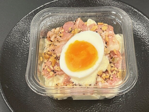 「月見ガーリックベーコンポテサラ(R)」