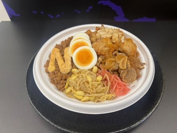 「ニンニク背脂が決め手のから揚げ＆豚焼肉月見丼」