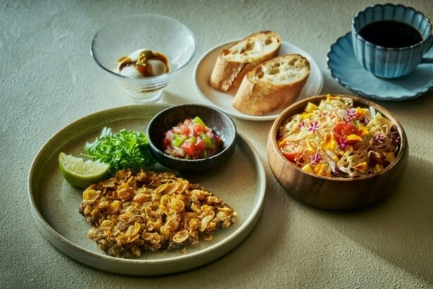 ランチセットの一例。メキシカン牛カツレツ 自家製サルサソース