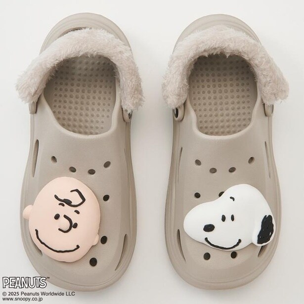 「レディースボアサンダル」(2530円) 