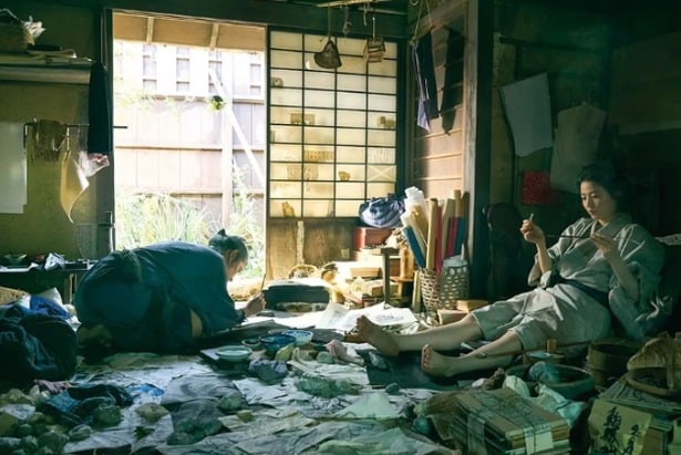 バツイチで実家に出戻り、父・北斎と小汚い長屋で暮らす