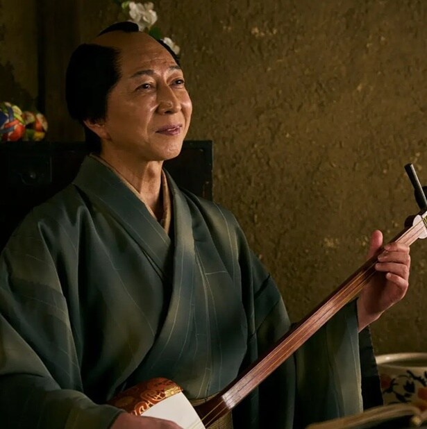  応為たちの近所に暮らす元吉を演じる篠井英介さん