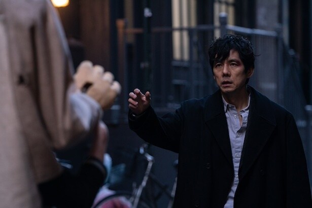 西島秀俊とグイ・ルンメイが夫婦役を演じた『Dear Stranger／ディア・ストレンジャー』の見どころを紹介。崩壊していく家族を描いた極限のヒューマンサスペンス！