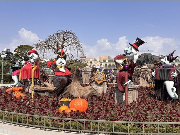 カボチャやゴーストなど、ユーモアあふれるデコレーションに注目！