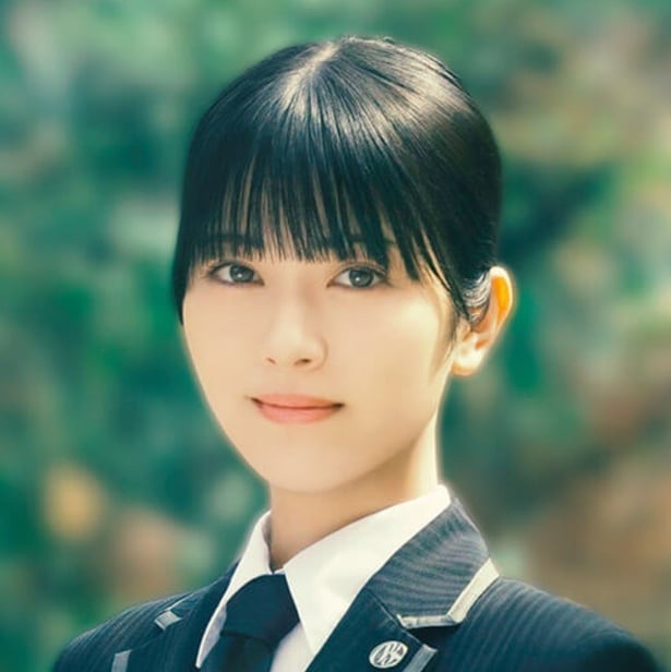 「坂東会館」にインターンとして就職し、漆原の指南のもと、葬祭プランナーとして働く清水美空役：浜辺美波さん