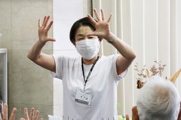 手指を使った運動で脳に刺激を与える