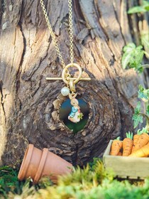 ピーターラビット(TM)×英国人気ブランドFABLEのコラボが日本上陸！イギリスの“大人かわいい”アクセサリーを手に入れて