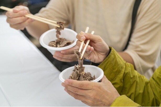 【写真】和牛日本一の 「鹿児島黒牛」のしゃぶしゃぶをはじめ、豪華な無料試食が登場!