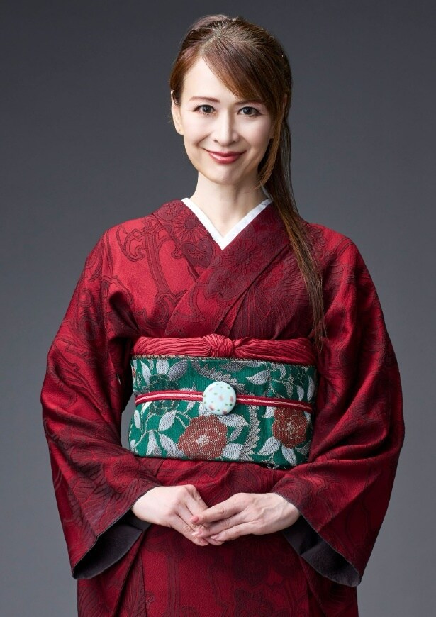 フードジャーナリストの里井真由美さん。スイーツの達人として、今回「YES. SHE KNOWS」と初コラボを実現