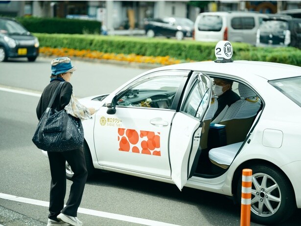 会場間の移動には「RENEWシャトルバス」や「RENEWタクシー」も利用できる