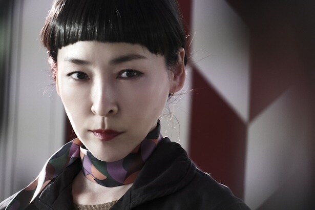 鑑識課警察犬係の一平の上司・漆原冴子(麻生久美子)