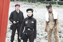 オダギリジョーが監督・出演を務める『THE オリバーな犬、(Gosh!!)このヤロウ MOVIE』の見どころを紹介。開けてはいけないドアの先に、不思議な世界が広がっている前代未聞のダークファンタジー！