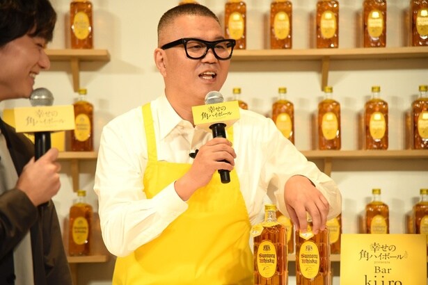 「はじめてなのに、常連さん。Bar kiiro」の魅力を語る長谷川忍さん