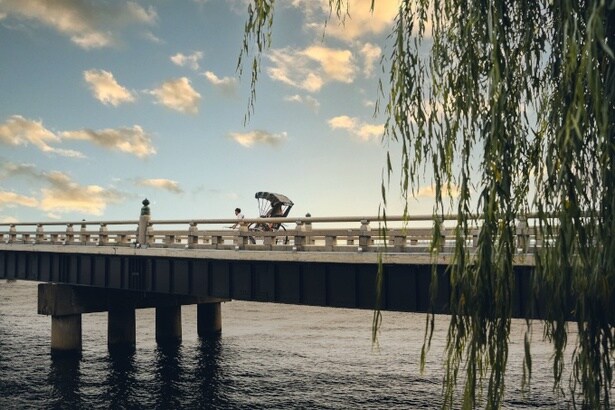 八雲が愛した宍道湖の景色を望む「松江大橋」