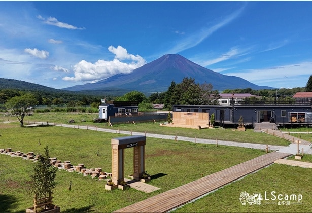 富士山を望むスマートキャンプ場「LScamp山中湖」がオープン！子ども用スマートウォッチで安心・安全なファミリーキャンプ体験を