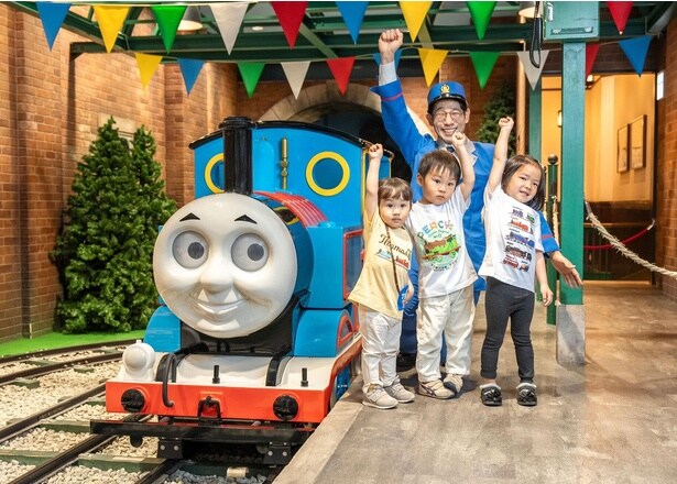 トーマス、パーシーと一緒に不思議なライトを使って探し物を見つけに行こう!「トーマスシアタートレイン」