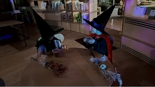 みんなで魔女に仮装して不思議なドリンクでティーパーティ!