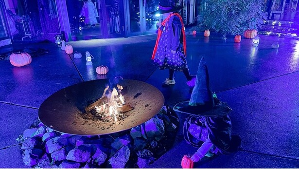 焚き火の上に鍋を置けば魔女の家感が倍増しそう