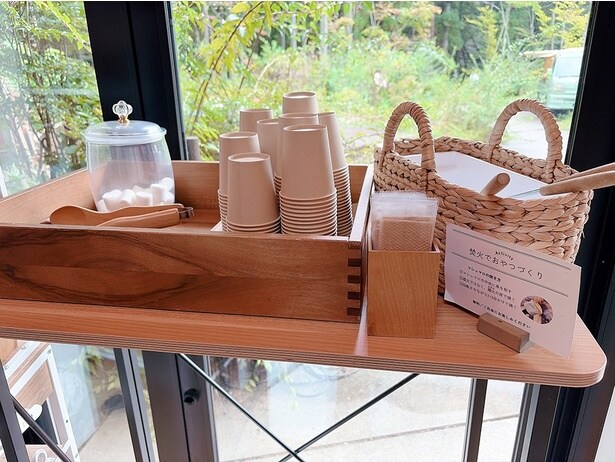 「焚火でおやつづくり」セットは「POKO POKO」の入り口付近に用意されている