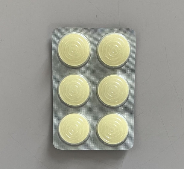 【写真】まるで薬のようなPTPシートを採用。ほかのお菓子にはない特徴の一つだ